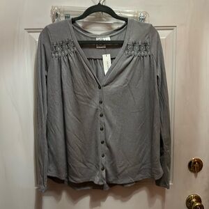 New gray, long sleeve shirt